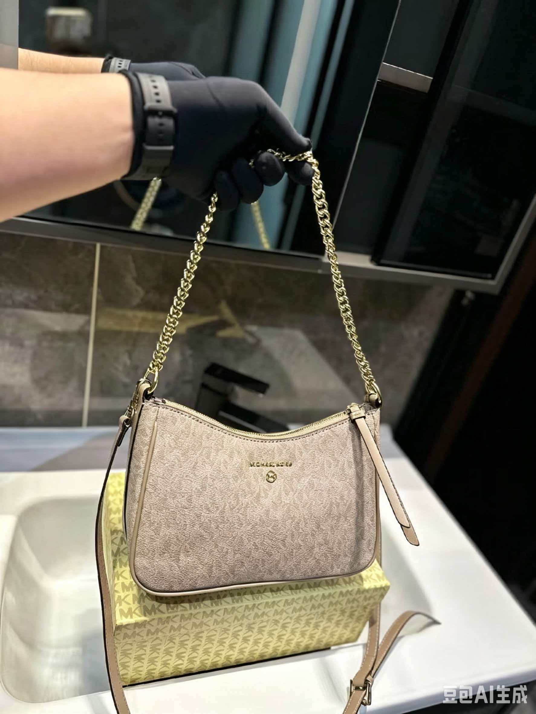 MICHAEL KORS MK Jet Set Travel - Women'S Bags Michael Kors recension och pris