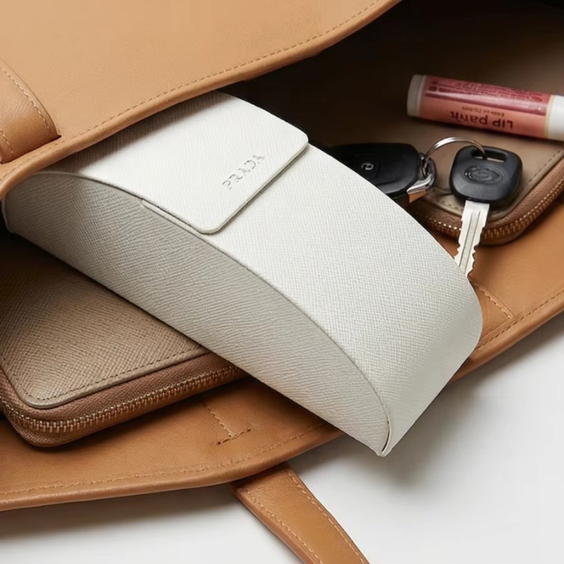 Prada Luxury Fashion Textured  - Women Bags Prada recension och pris